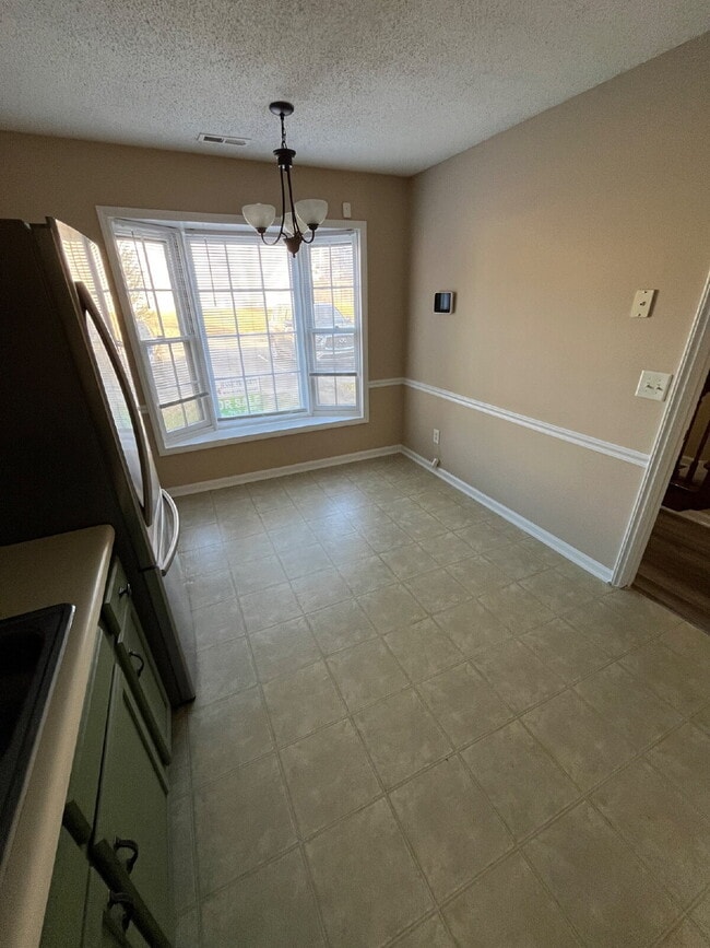 Building Photo - 917 Shelby Dr