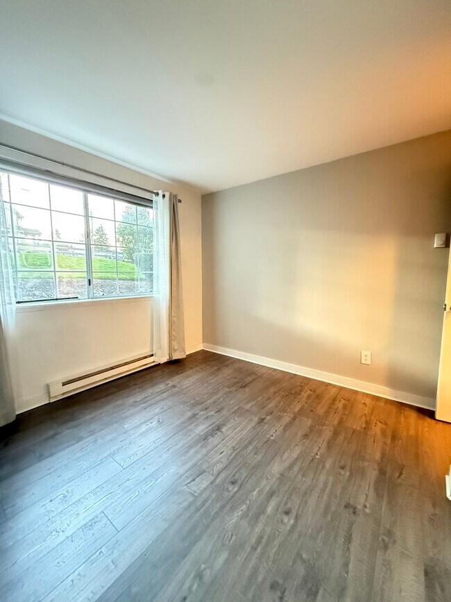 Foto del edificio - Ground-Level 2-Bedroom Condo at Martha’s Landing – Prime Mill Creek Location