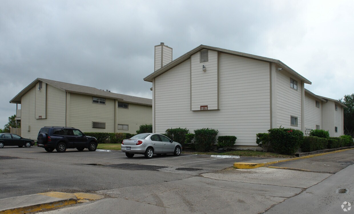 Foto del edificio - 1011 ENNIS JOSLIN Rd
