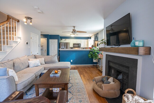 Sala de estar 3 - 244 S Cedar St