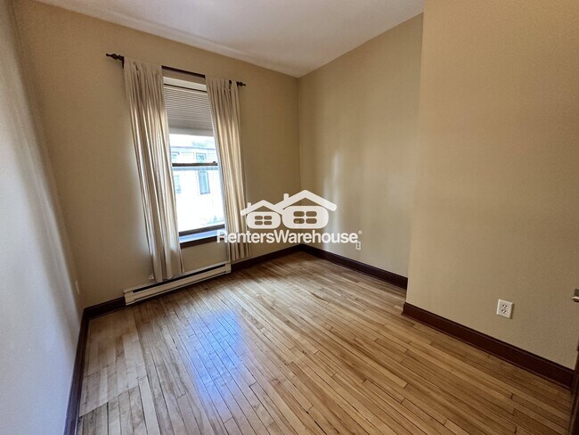 Building Photo - 2417 Emerson Ave S
