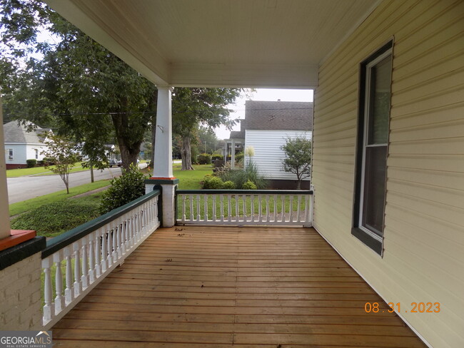 Building Photo - 304 Boulevard