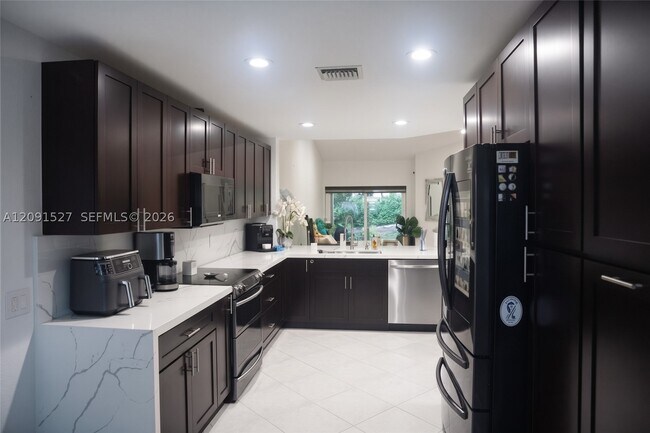 Building Photo - 1575 Zenith Way