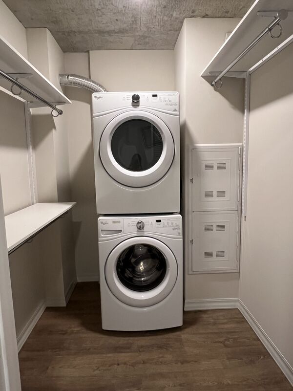 Building Photo - 603 N Wells St