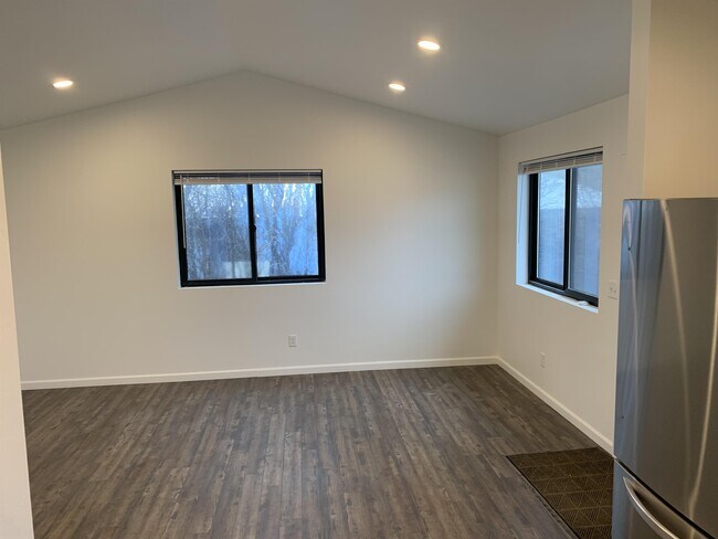 Foto del edificio - 414 Maple Dr
