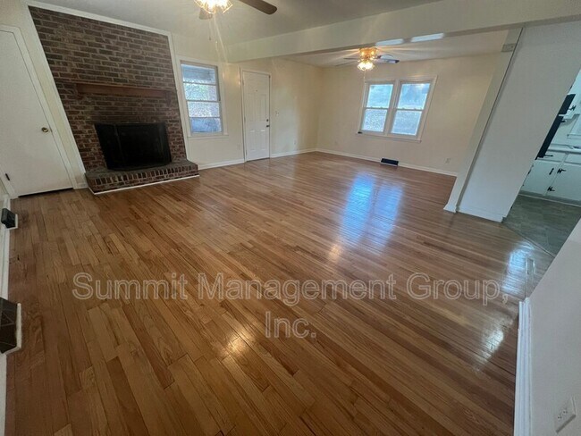 Foto del edificio - 8293 Lakeview Dr SW