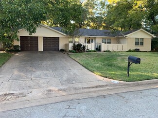 Building Photo - 1812 Elmhurst Dr