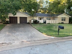 Building Photo - 1812 Elmhurst Dr