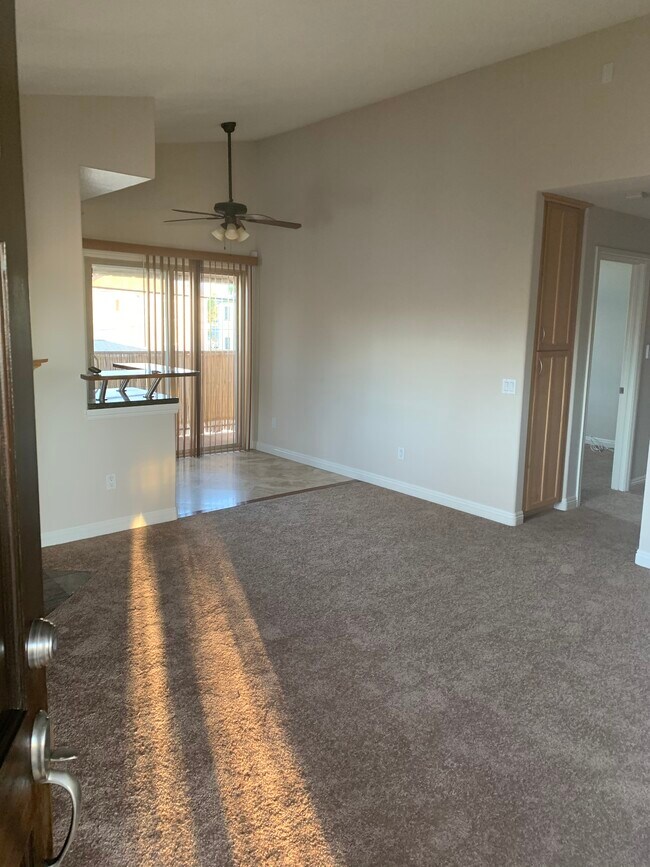 Living room - 4425 Illinois St