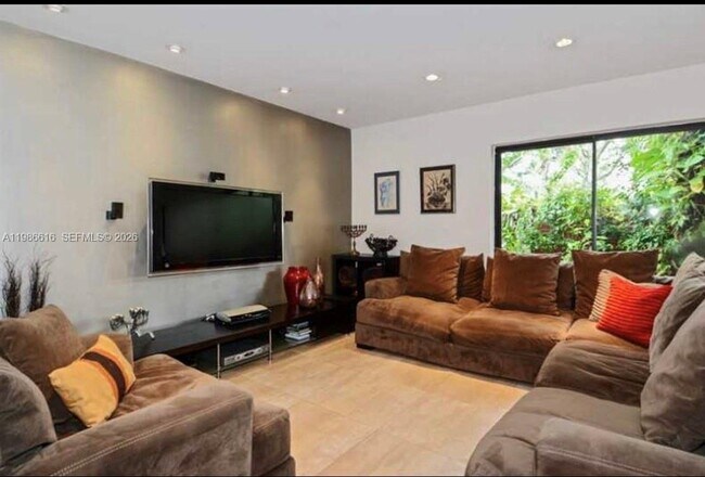 Foto del edificio - 2991 Lakewood Ln