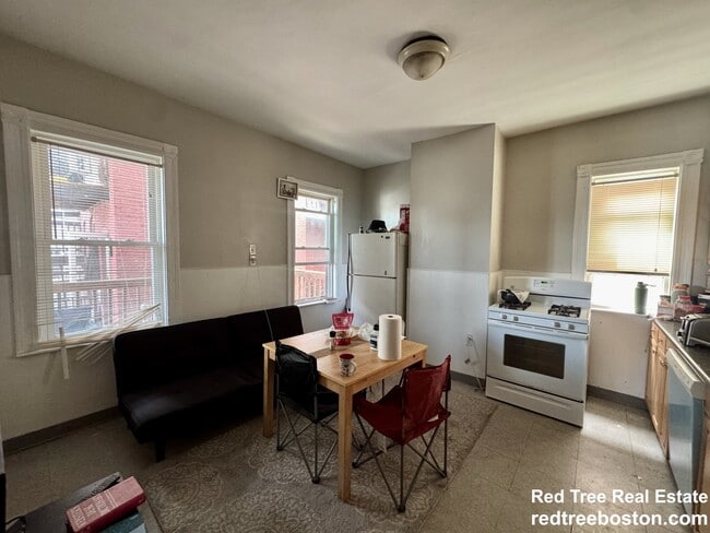 Photo - 348 Faneuil St Apartment