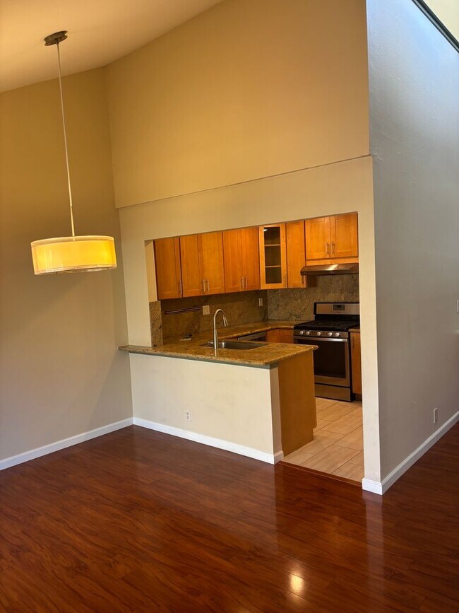 Foto del edificio - Two Bedroom Two Bath, plus Office Townhouse is Aptos