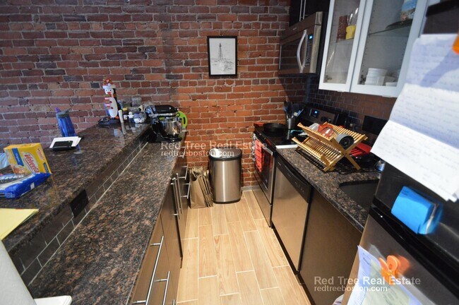 Foto del edificio - 1203 Beacon St