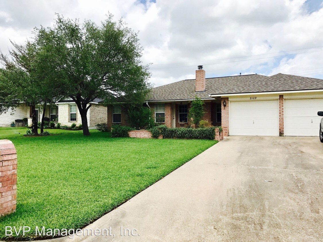 Primary Photo - 2109 Red River Dr