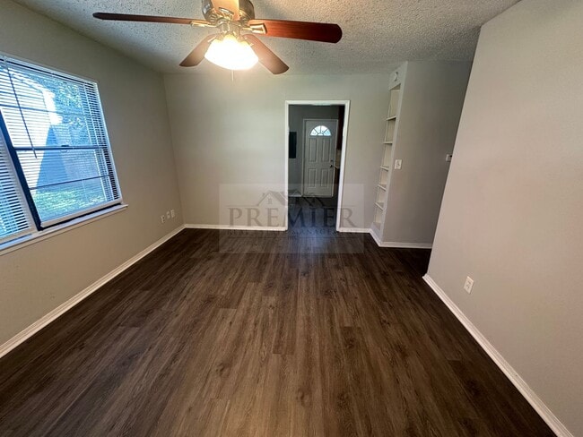 Building Photo - 2709 Highland Dr