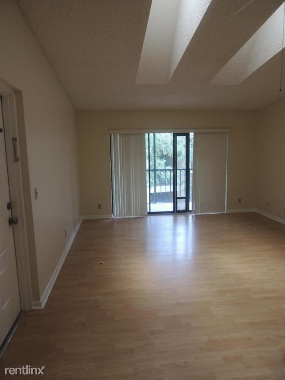 Building Photo - 206 Foxtail Dr