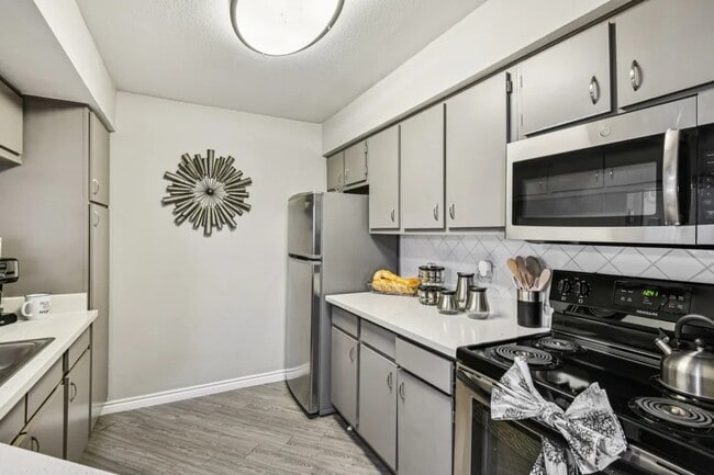 Building Photo - 20000 Saums Rd