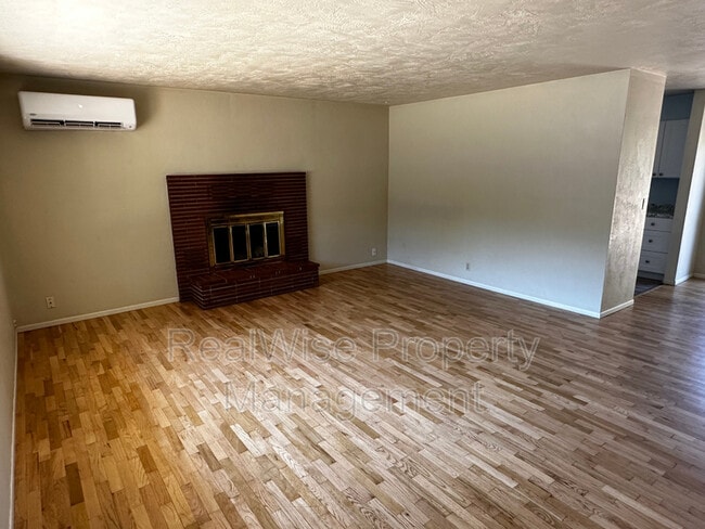 Building Photo - 660 Lit Way