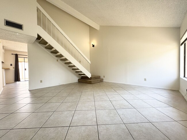 Building Photo - AVAILABLE NOW!! Charming 3 bedroom 2-bathr...