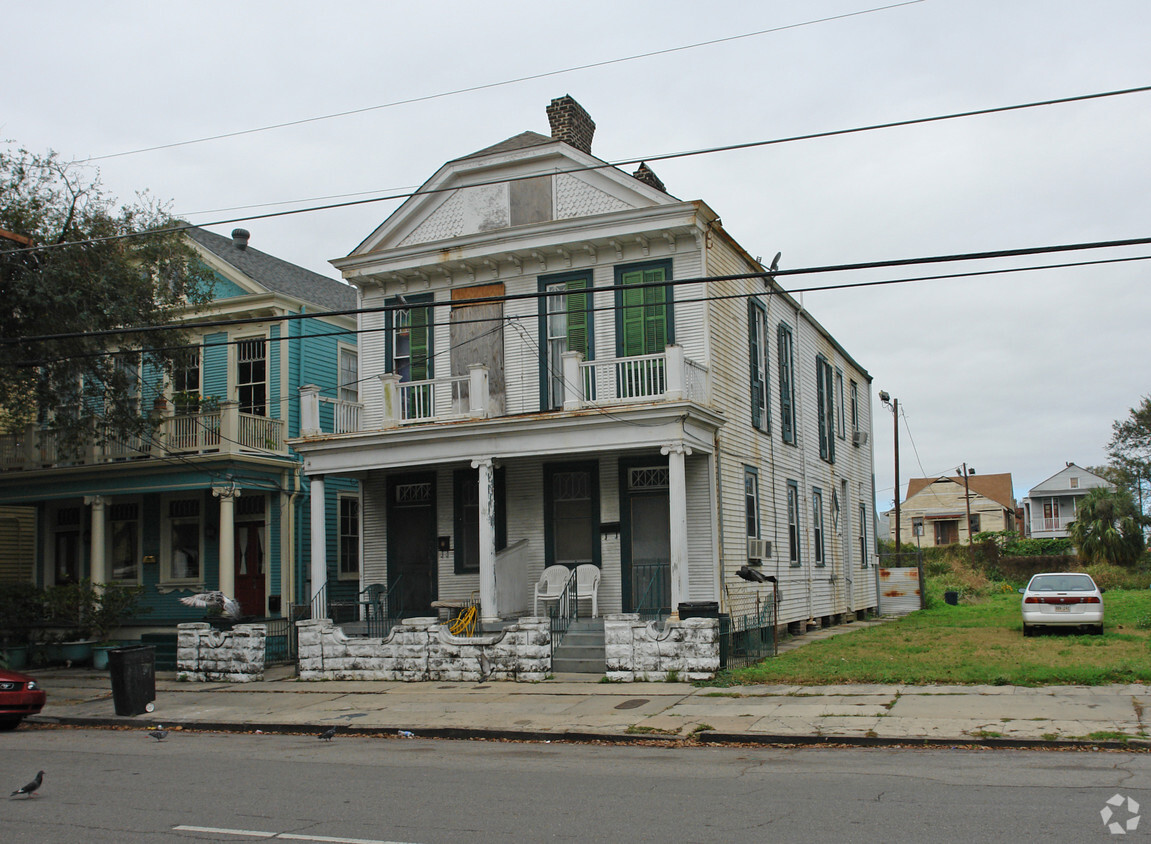 Primary Photo - 1227 Carondelet St