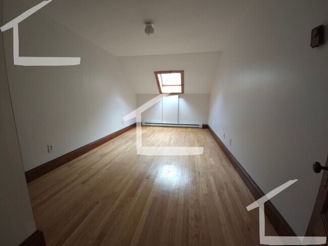 Building Photo - 24 Greenough St