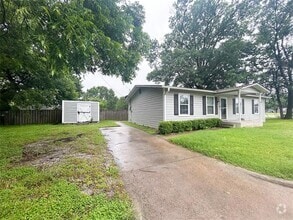 Building Photo - 111 Oaklawn Dr