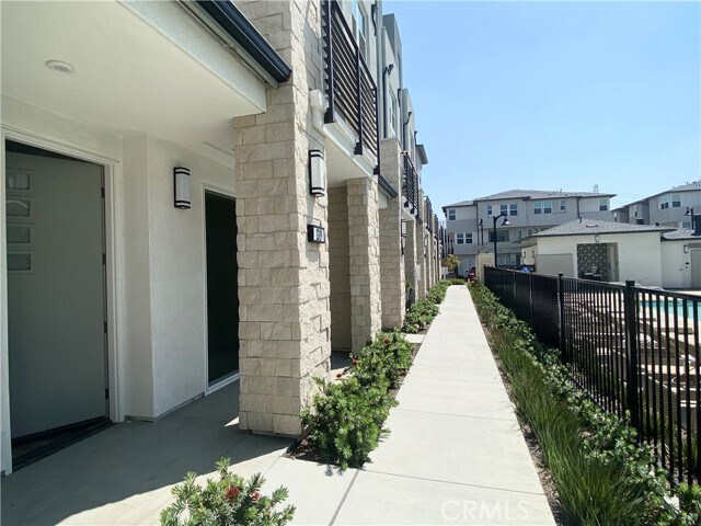 Building Photo - 1319 W Cara Dr