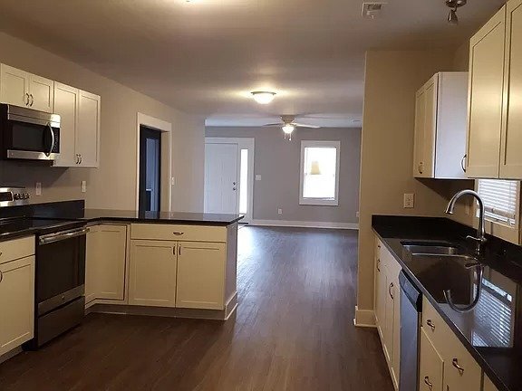 Foto del edificio - NICE HOME Charming 3 Bed, 1 Bath Home in G...