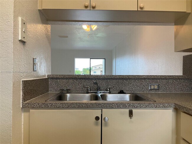 Foto del edificio - 1511 W 42nd Pl