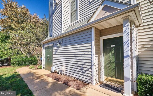 Building Photo - 12827 Fair Briar Ln