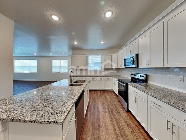 Foto del edificio - 1328 E White St