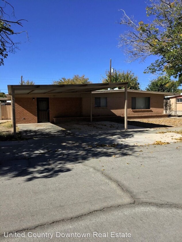 4 br, 2.5 bath House 1520 S. Bryant Dr. House Rental in Deming, NM