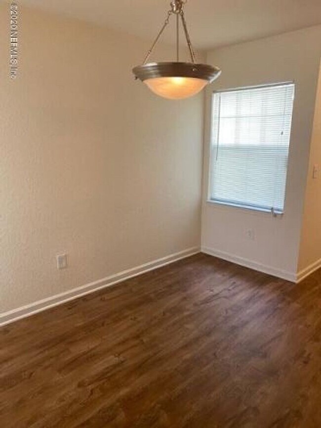 Building Photo - Move in ready 3/2.5 Condo available NOW