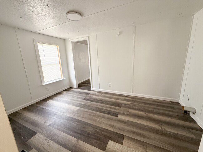 Foto del edificio - 1594 Dixon Rd