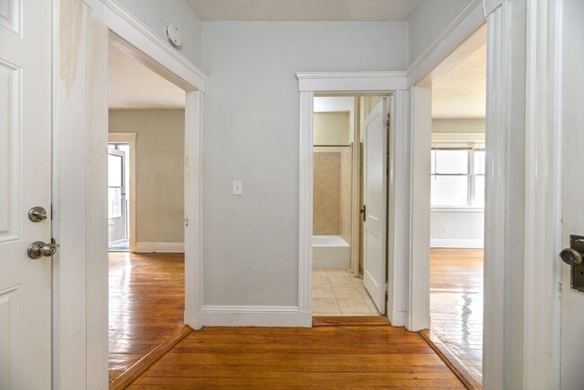 Building Photo - 473 Broadway