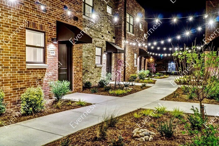 Foto principal - 523 E B St