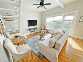 Building Photo - 1243 Martin Dr