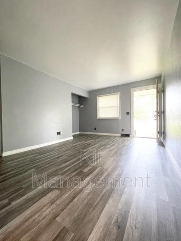 Foto del edificio - 6215 Jackman Rd