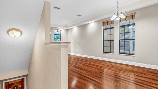 Foto del edificio - Gorgeous 2BR/2.5BA townhome with 2 car tan...