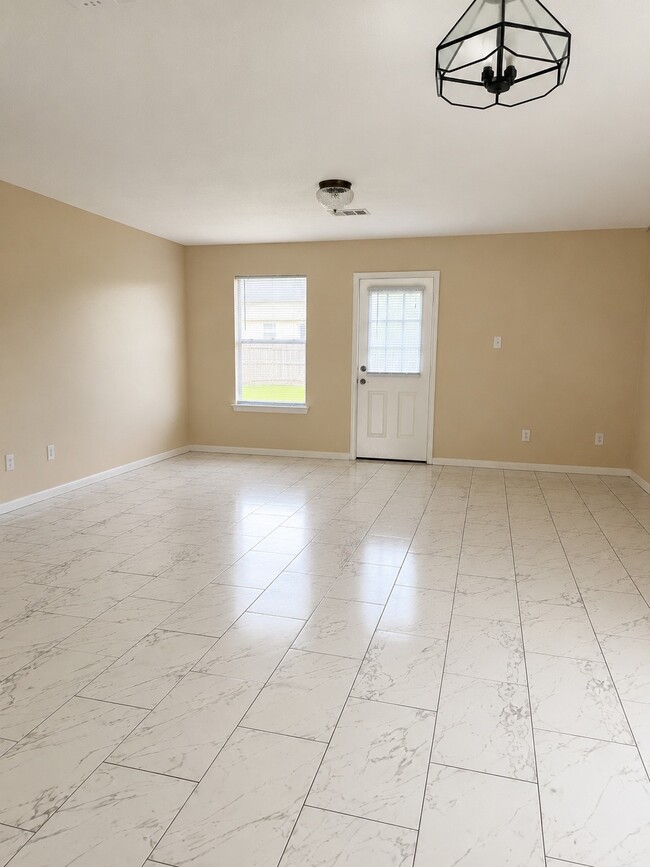 Building Photo - 4863 Drew Forest Ln