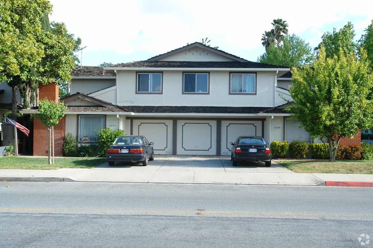 Building Photo - 3055 Payne Ave