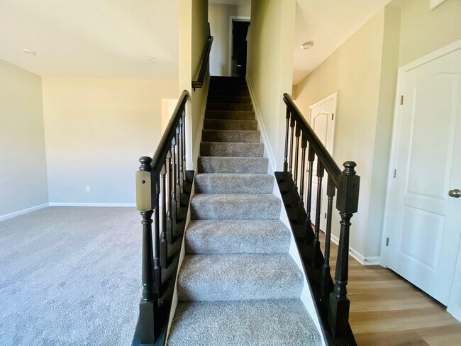 Building Photo - 7877 Ellington Ct