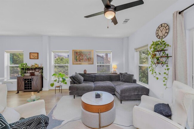 Foto del edificio - 2500 Longview St