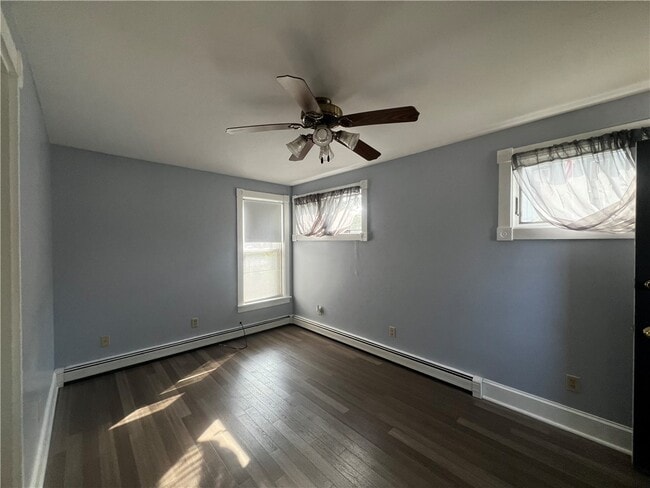Building Photo - 352 Maple Ave