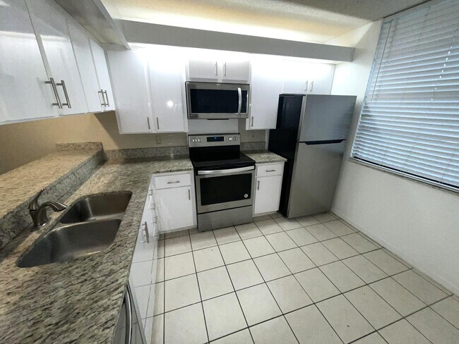 Building Photo - 3516 Whitehall Dr