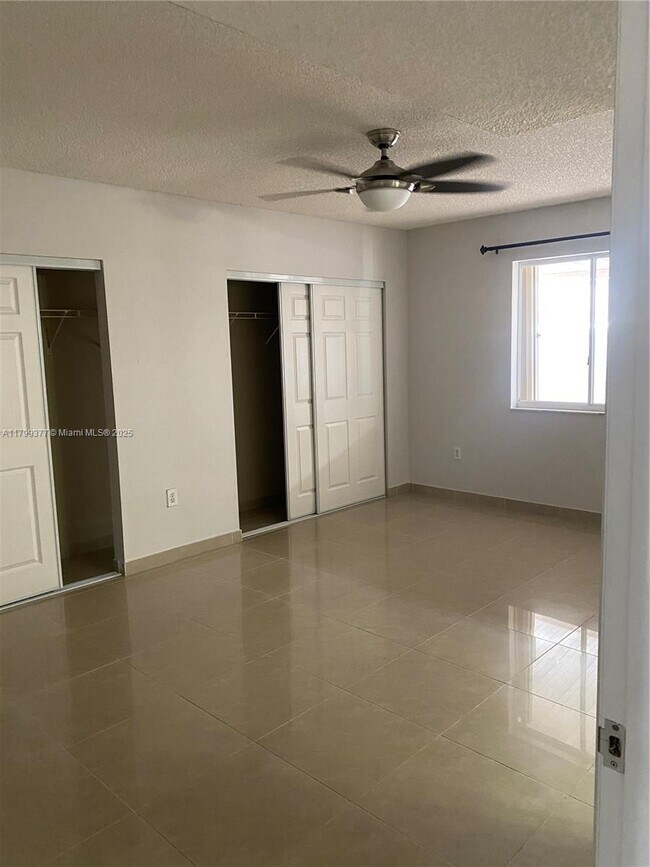 Foto del edificio - 3282 W 70th St