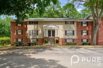 Building Photo - 601 Riverhill Cir