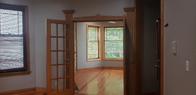 Building Photo - 2731 N Monticello Ave