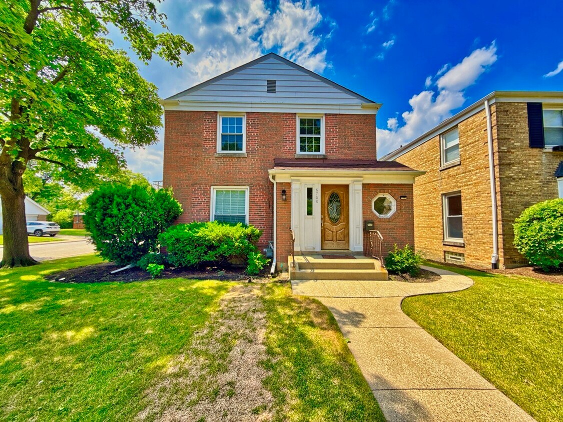 Foto principal - 6700 N Monticello Ave