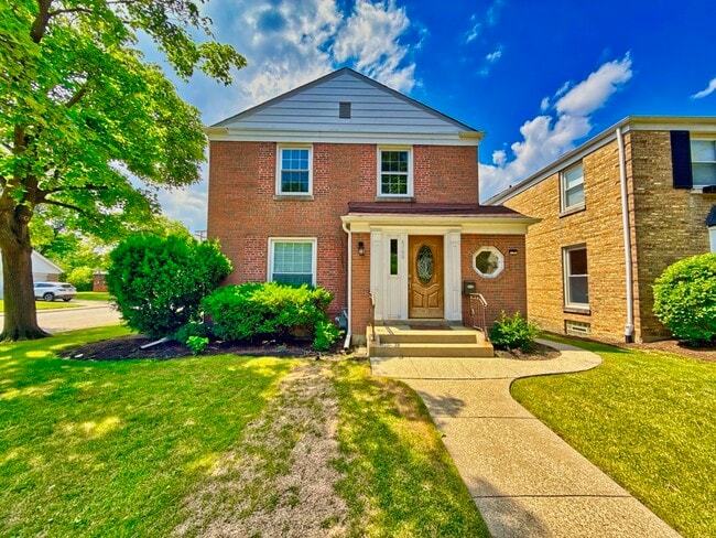 Building Photo - 6700 N Monticello Ave
